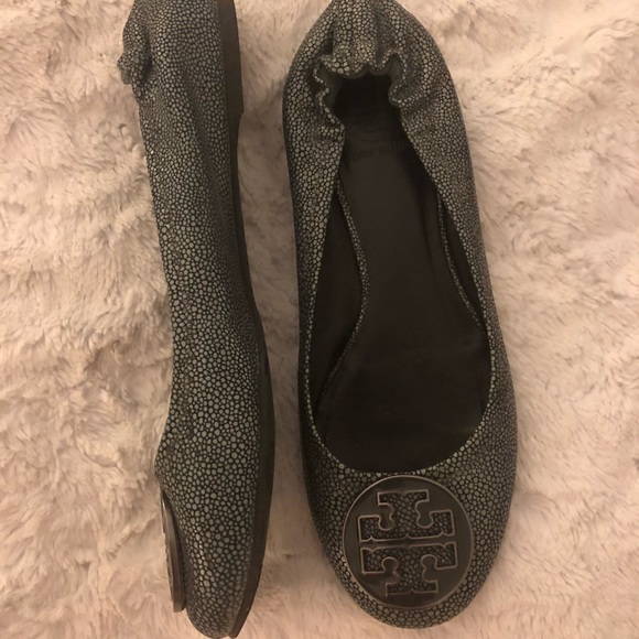 Tory Burch Revas. So 8 in the stingray collection - Picture 3 of 5